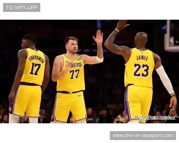 东契奇与里夫斯联手，湖人新攻防体系初见雏形